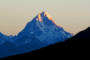 First rays of sun hit Neelkanth. Photo by S. Saiganesh