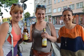 Girls with big beers in Munich.