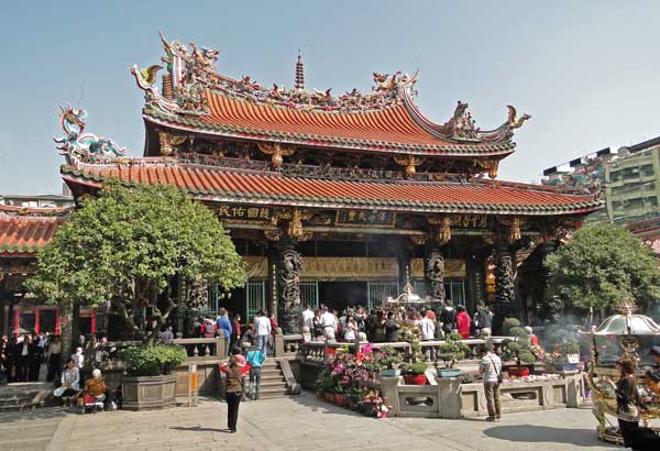 Longshan_Temple,_Taipei_01