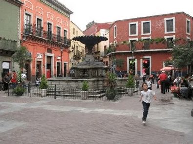 Plaza Baratillo provides a picturesque center. Dick Davis photo.