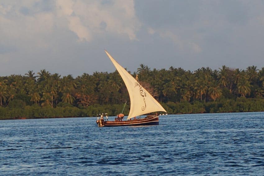 This dhow took us the 30-minutes to Juani island.