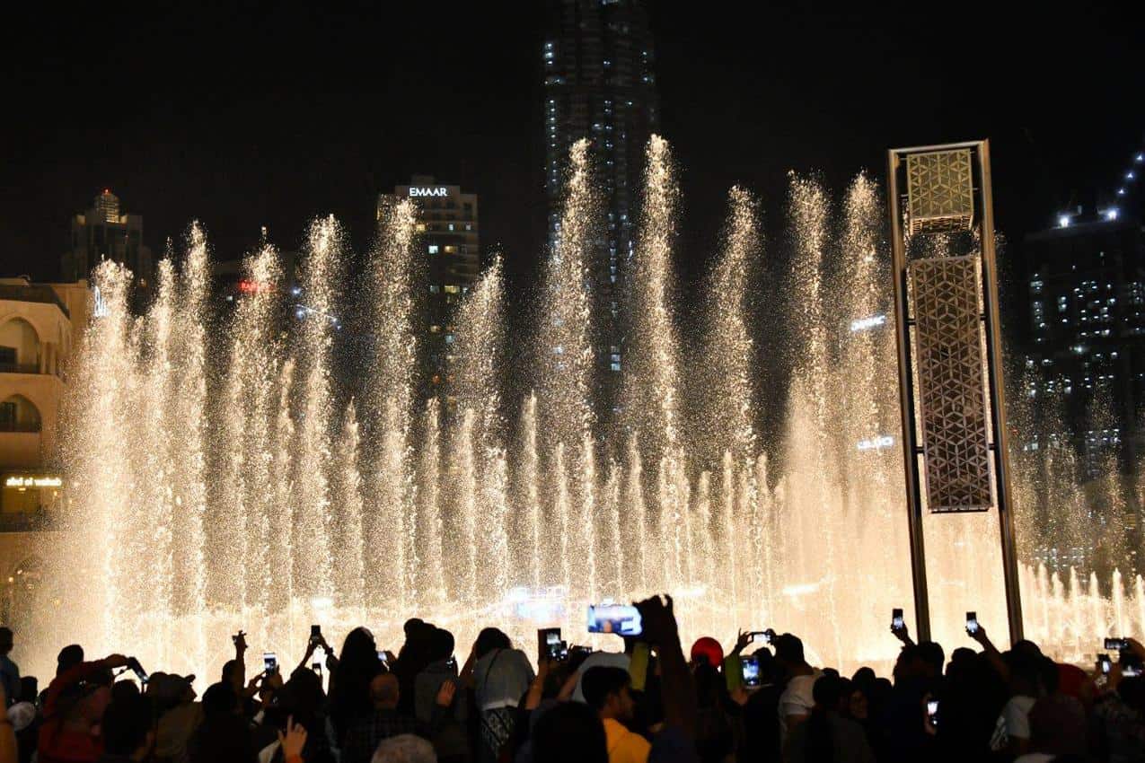 The Dubai Mall's fountain show goes off every 30 minutes at night