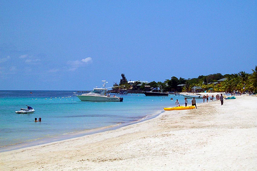 honduras roatan beach