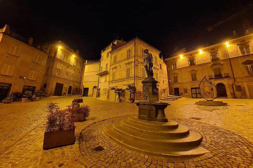 courtyard le marche