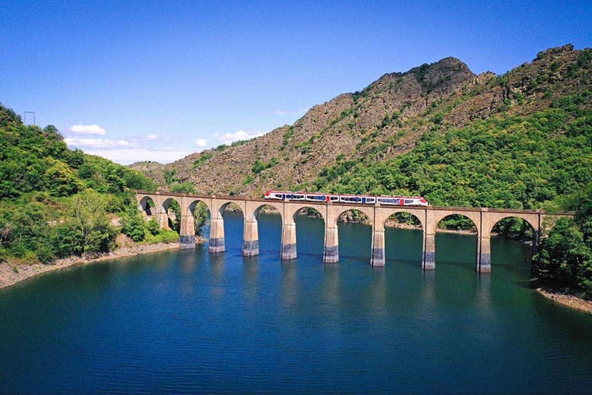 Le viaduc du lac de Villefort / Lozere