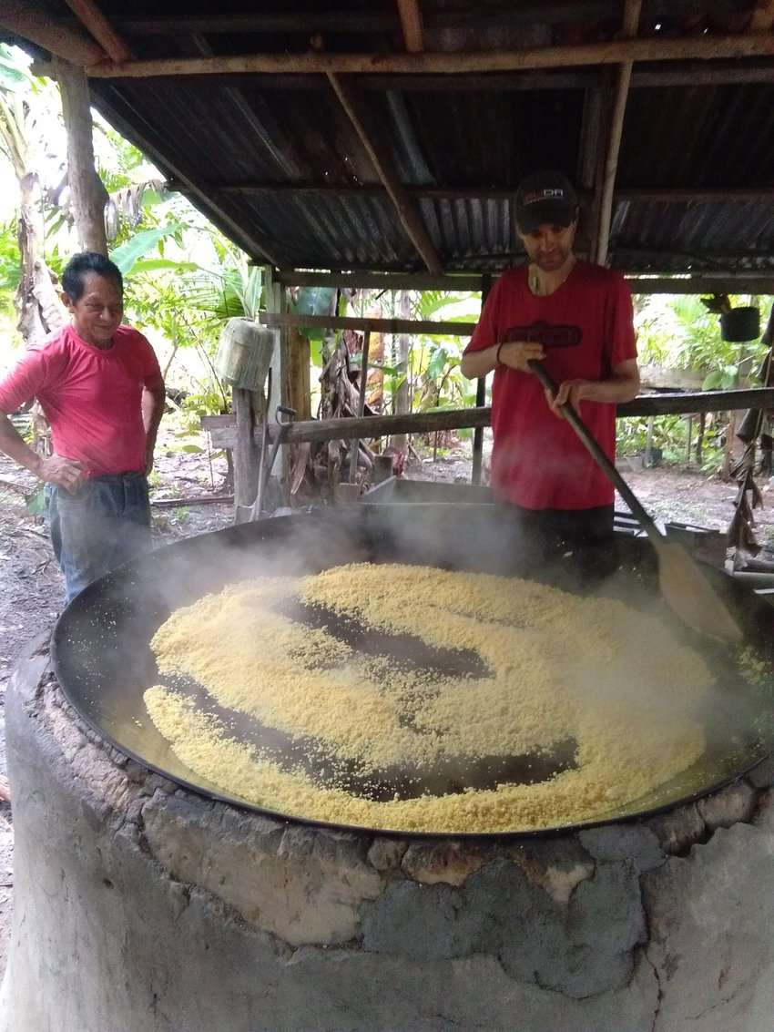 making the manioc flour scaled