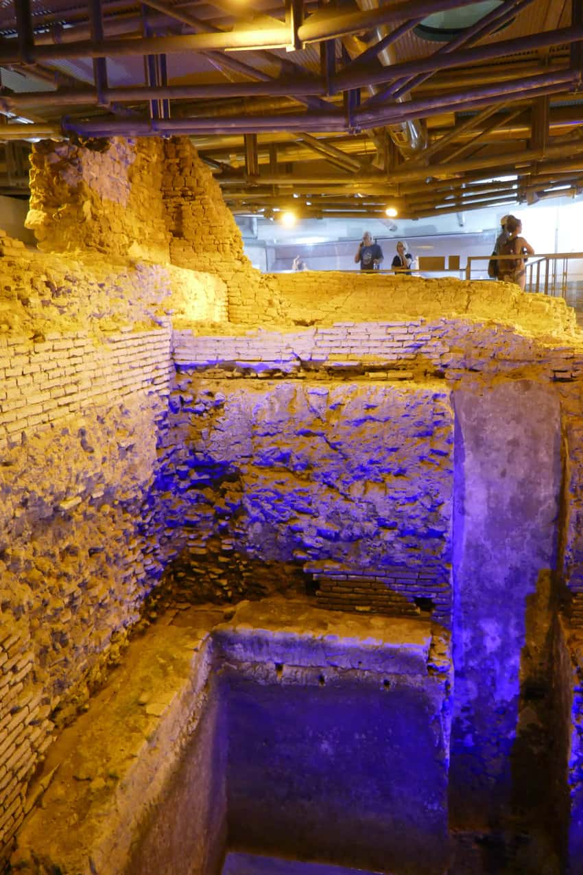 Water from the Virgin Aqueduct, the same aqueduct that supplies the Trevi Fountain, flows through the Vicus Caprarius site – hence the name, ‘The City of Water’. 