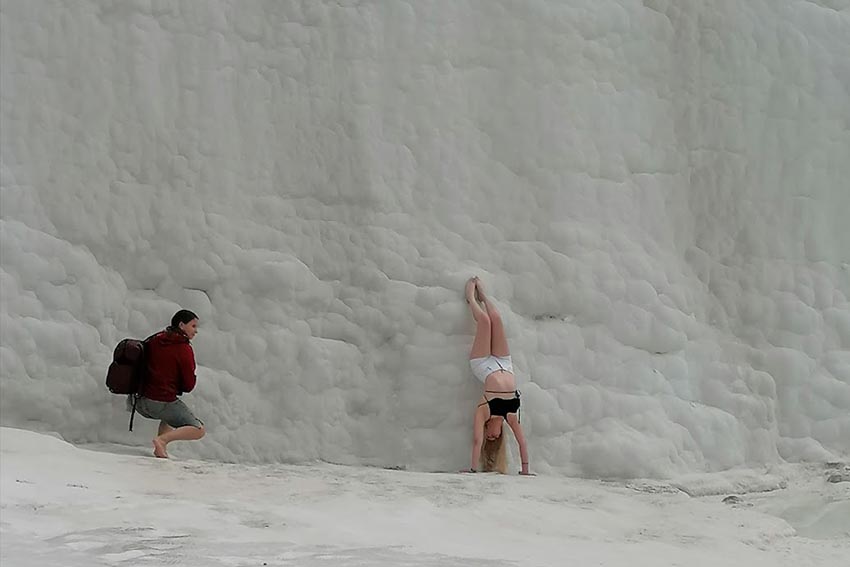 tourists pamukkale