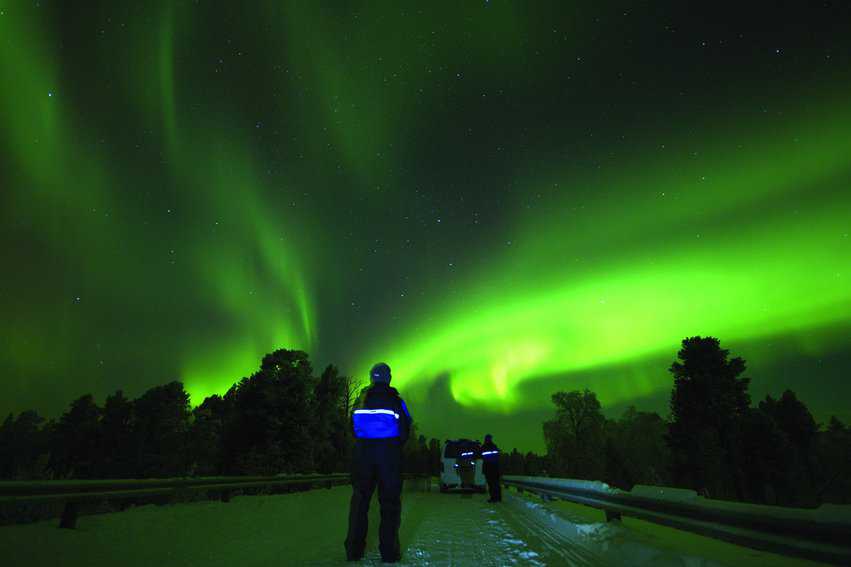 Visitors stop to admire the sudden appearance of the lights (Photo by Markku Inkila )
