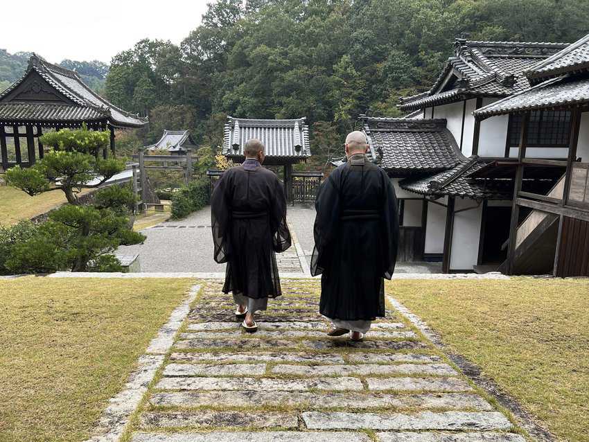 Monks at Shinshoji