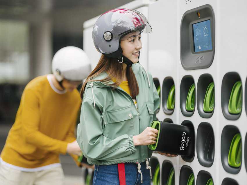 In addition to vehicle-sharing networks, battery-sharing networks have begun to operate, such as Gogoro Network. Photo from Gogoro media kit