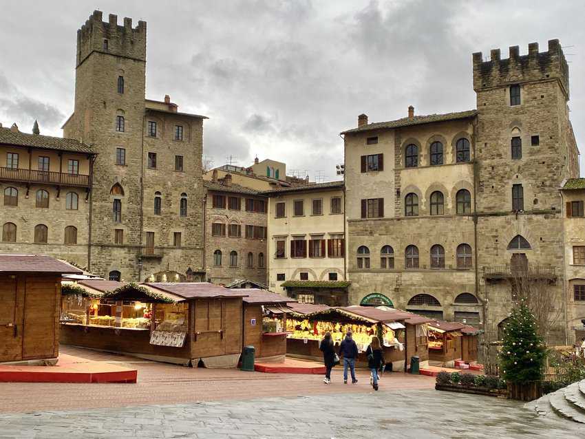 Arezzo Piazza Grande with Christmas Stalls, Photo by Linda Funay McCarley