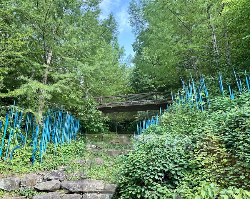 Trail with Chihuly glass at Crystal Bridges Museum