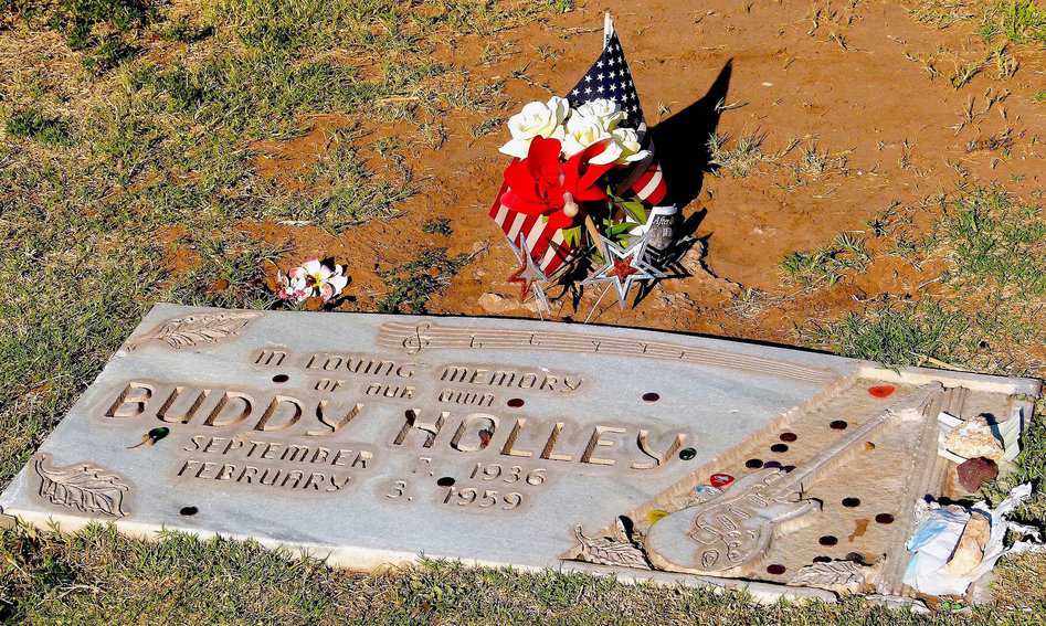 Buddy Holly’s grave stone has the correct spelling of his last name.